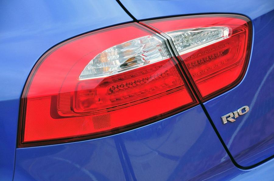  Kia Rio 5-Door 2012 года  (фото 32 из 39)